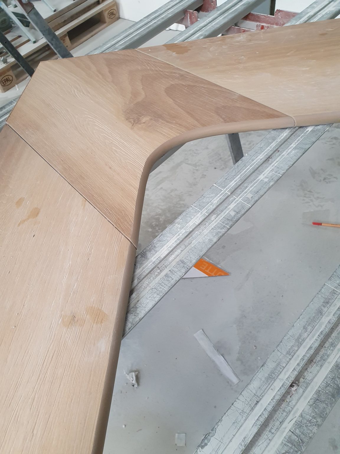 Façonnage de margelles de piscine sur mesure par EMS Façonnage de margelles de piscine sur mesure par EMS