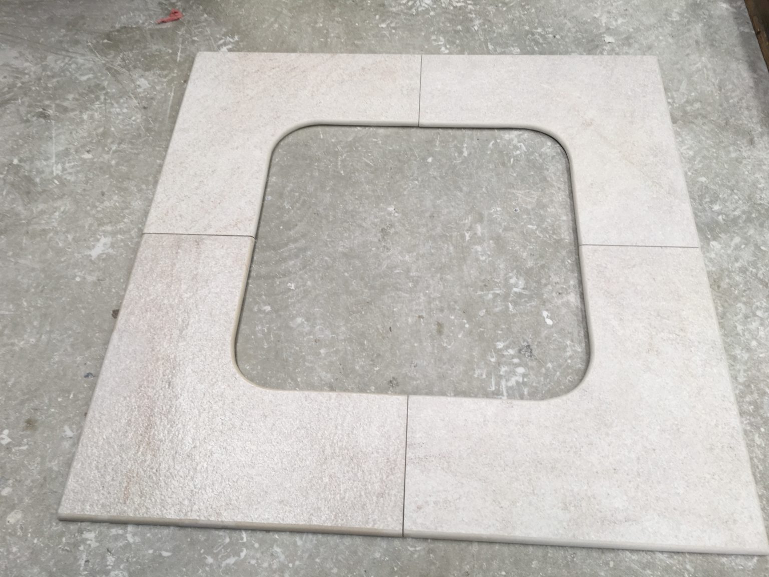 Façonnage de margelles de piscine sur mesure par EMS Façonnage de margelles de piscine sur mesure par EMS