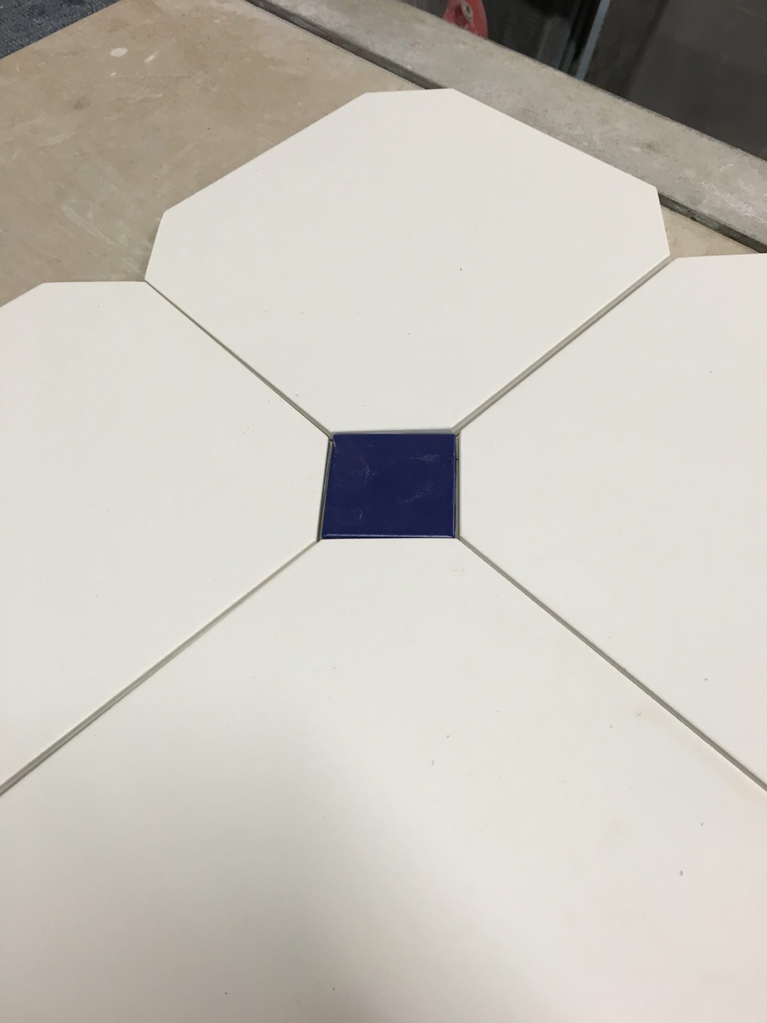 EMS propose la découpe à façon de céramique