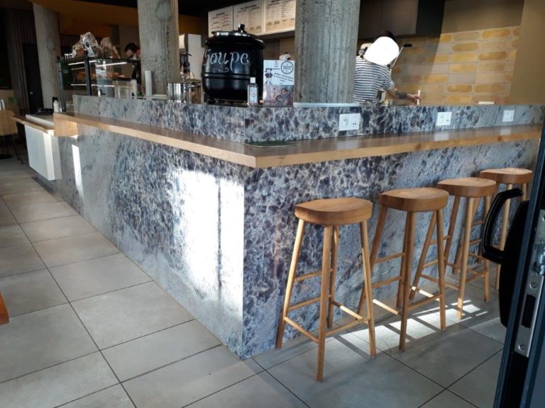 Agencement de mobiliers carrelage grand format