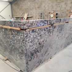 Découpe de céramique sur mesure pour l'agencement de bar