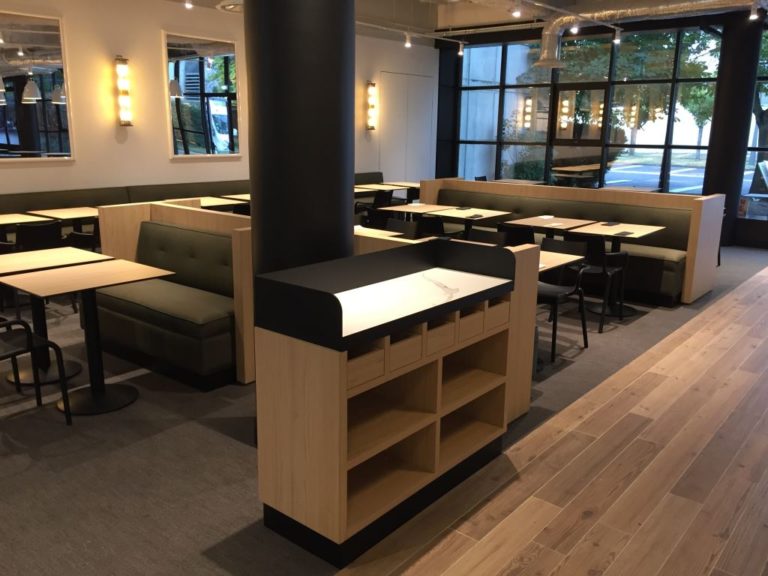 Découpe de céramique sur mesure pour mobilier de restaurant