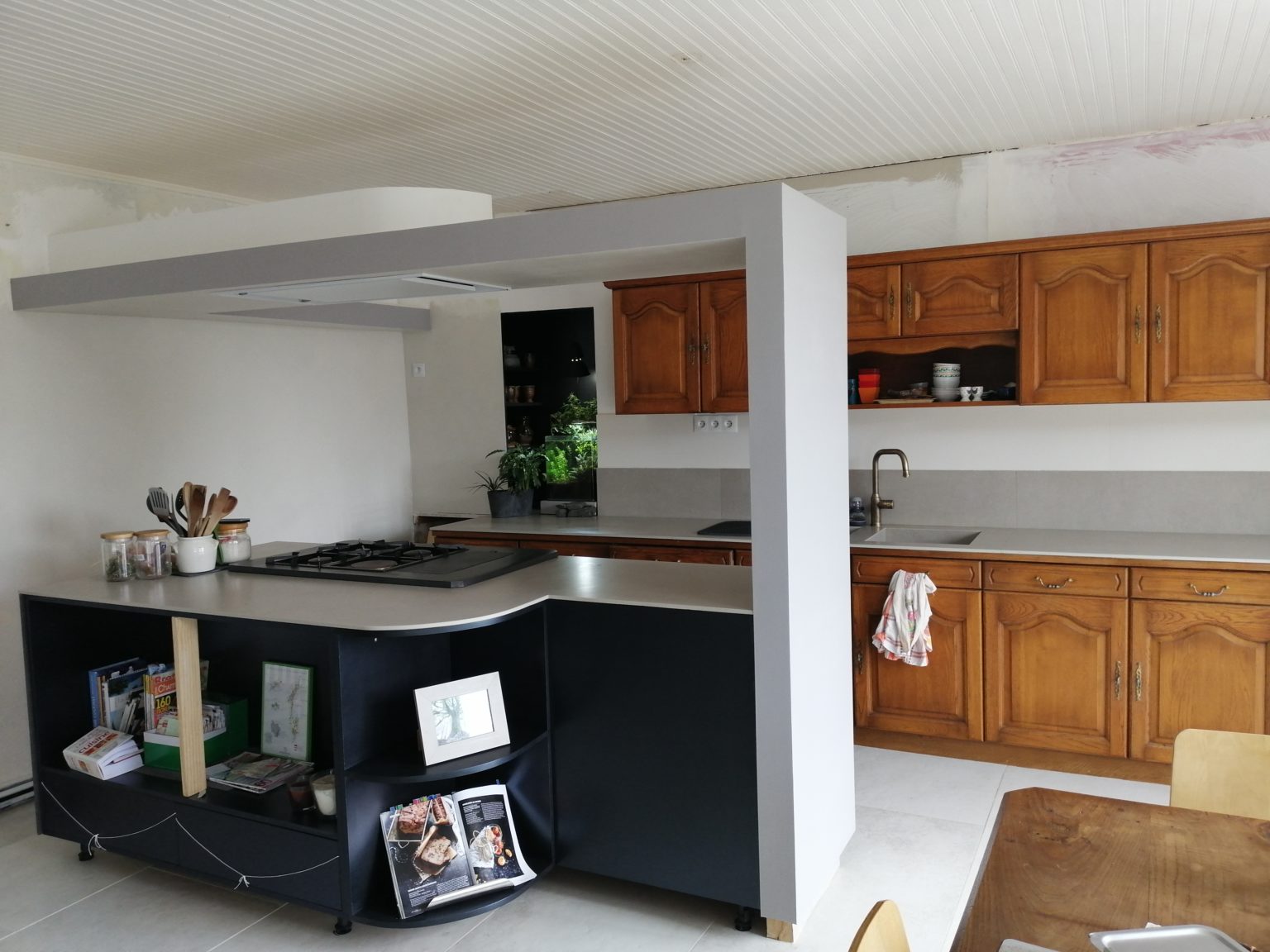 Découpe de céramique sur mesure pour l'agencement de cuisine Découpe de céramique sur mesure pour l'agencement de cuisine