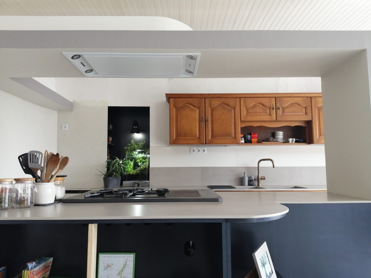 Découpe de céramique sur mesure pour l'agencement de cuisine