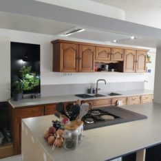 Découpe de céramique sur mesure pour l'agencement de cuisine