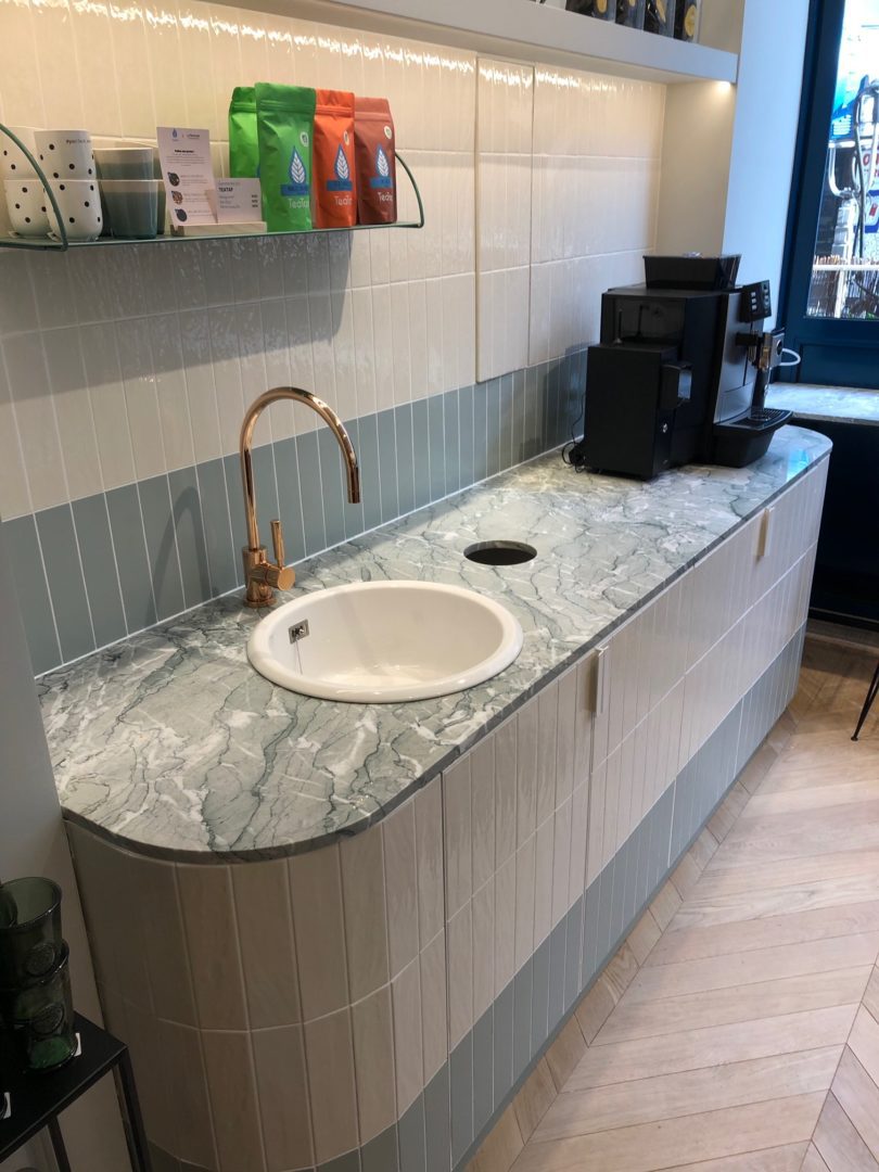 Découpe de céramique sur mesure pour plan de travail de cuisine