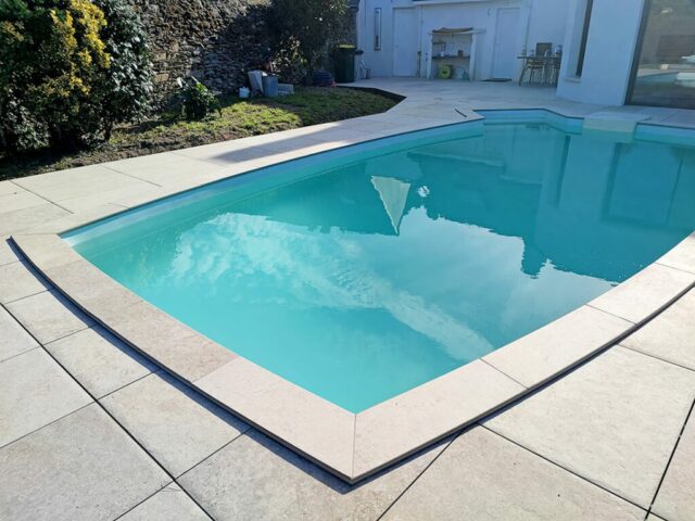 Façonnage de margelles de piscine