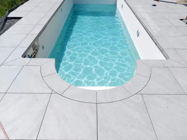 Façonnage de margelles de piscine