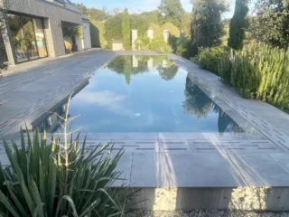 Façonnage de margelles de piscine