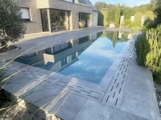 Façonnage de margelles de piscine
